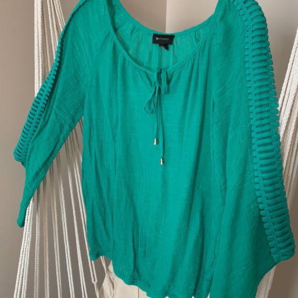 2/$15 AB Studio- Medium Emerald Green detailed sleeve, tie top, elastic - Picture 2 of 4
